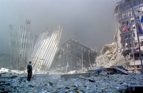 Neverforget 911 Photos News Coverage Of Attacks At World Trade