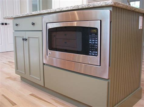 A kitchen island isn't only a functional cooking countertop, it's a part of décor, a if you've faced this problem, you can easily solve it accommodating the appliances in and on your kitchen island. microwave in island | Rustic kitchen, Microwave in island ...