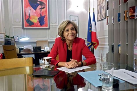 Mme pécresse souligne que quatre autres secrétaires d'etat ont accepté d'être sur le cliché : Valérie Pécresse : "Macron va conduire le pays à l ...