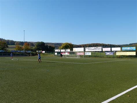 Weitere ideen zu fußballplatz, spielplatz design, basketball zimmer. Fussballplatz Masse Kreisliga