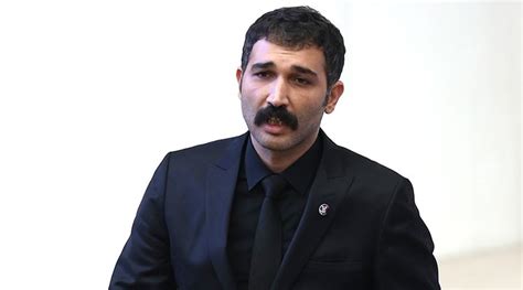 6 mart'tan bu yana cezaevinde bulunan barış pehlivan'ın eşi aysel pehlivan, manifesto'nun sorularını yanıtladı. Barış Atay Kimdir?