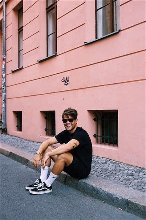 What Colours Go With Red And Black - Red And Black Combination Outfit