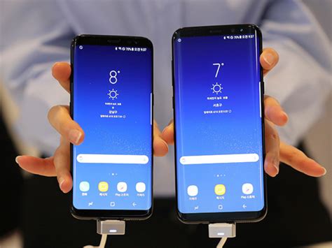 samsung galaxy s8 and s8 review the screen of your dreams the economic times