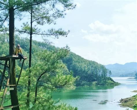 Ranu kumbolo adalah danau indah yang menjadi persinggahan favorit bagi pendaki taman nasional bromo tengger semeru sebelum menuju puncak ranu kumbolo. Ranu Gumbolo, Destinasi Hits di Tulungagung yang Nggak Kalah Indah Sama Ranu Kumbolo!