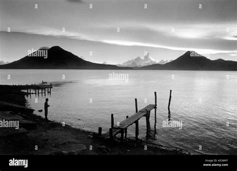 Painet Ja Blanco Y Negro Paisaje Atardecer Lago Atitl N