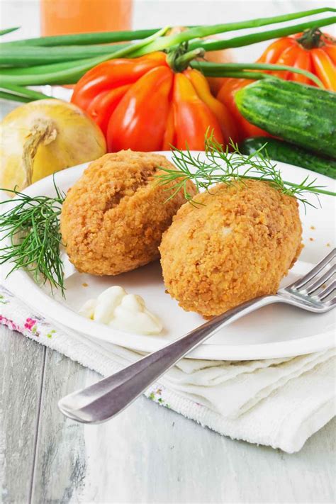 Homemade fig rolls make perfect, fibre rich, healthy snack and taste so much nicer than their shop bought counterparts. Healthy Aloo Roll Recipe (Baked Bread Potato Roll ...