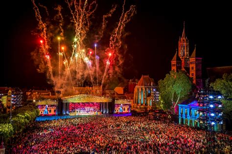 The concerts are expected to sell out in record time, so ticket buyers need to be quick! André Rieu op het Vrijthof in 2020 | Events.nl
