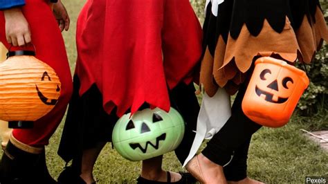 Cdc Says To Avoid High Risk Halloween Activities Including Trick Or