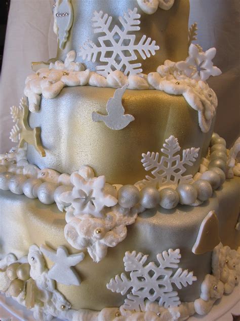 My birthday cake this year was a pavlova. Elegant Christmas tree cake | Elegant Christmas tree cake ...