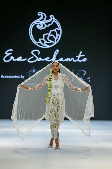 Indonesian Brides Dresses From Era Soekamto Collections How Delicate