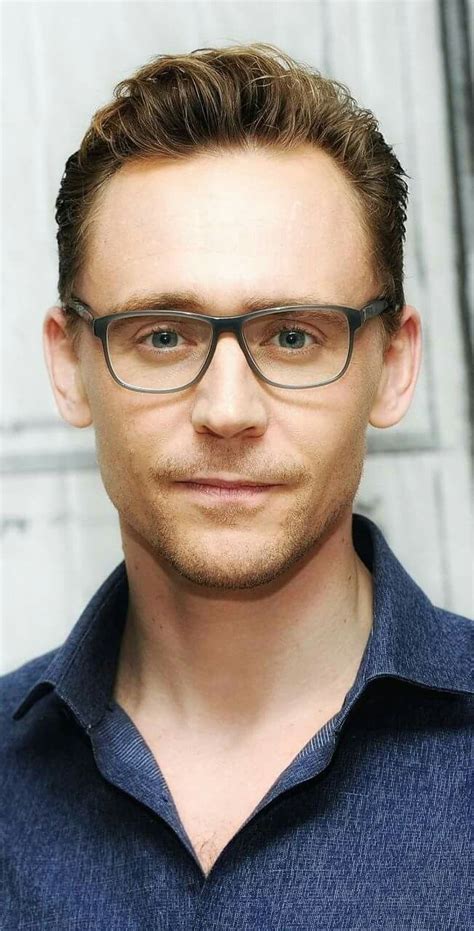 The night manager star, 35, has two sisters — sarah hiddleston, who is a journalist, and emma, an actress. He looks good in glasses! 😎🥰 | Tom hiddleton, Tom ...
