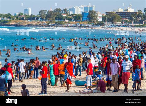 Coco Beach Escena En Domingo Oyster Bay Dar Es Salaam Tanzania Fotografía De Stock Alamy