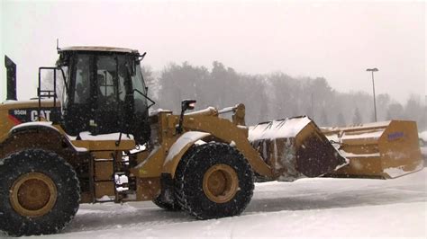 Cat 950h Plowing Snow Youtube