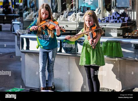 Busker Girl Violin Hi Res Stock Photography And Images Alamy