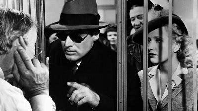 Il suo autore, kesselring, ci ha regalato quest'unica perla, ma veramente preziosa. La recensione di Arsenico e vecchi merletti, di Frank Capra