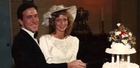 Check spelling or type a new query. Diese Frau öffnet nach 30 Jahren den Karton mit ihrem ...