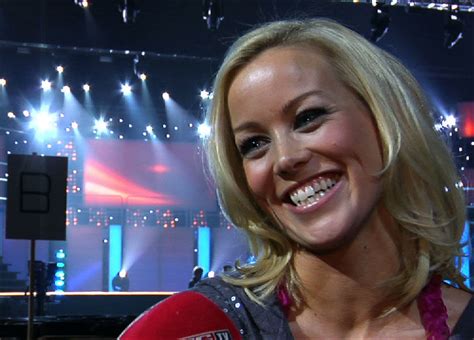Norwegian 400m hurdler from norway. MGP-Hanne drukner i kjærlighetsbrev - Melodi Grand Prix ...