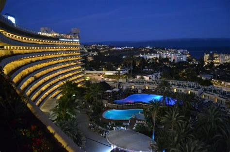 Men du tar dig enkelt till grannorterna playa del inglés och maspalomas där ett stort aktivitetsutbud väntar. Vista desde la azotea donde el chill out - Picture of ...