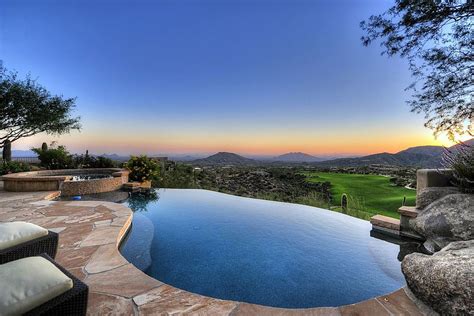 Rustic Swimming Pool Found On Zillow Digs Infinity Edge Pool