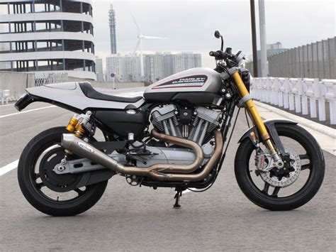 The boys over at raptors and rockets linked to some pics which show a very flat track style sporty with enough ground. Harley-Davidsonカスタム '09 XR1200 | 一国サイクルワークス