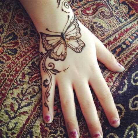 The color splash is the one that gives life to this cute, black and white elephant & butterfly tattoo. Butterfly-Mehndi-Design-for-Kids.jpg - Smart Easy Ideas
