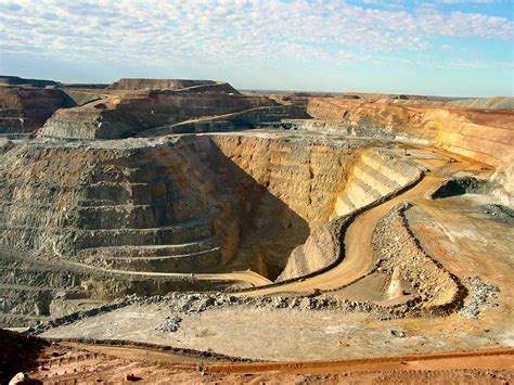 Sumber daya tersebut dikategorikan sebagai sumber daya alam yang tidak dapat diperbarui. Belajar Geografi: Persebaran Sumber Daya Mineral di Indonesia