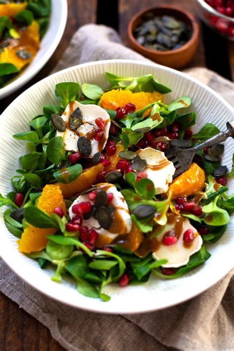 Wintersalat mit Orange Granatapfel und Ziegenkäse