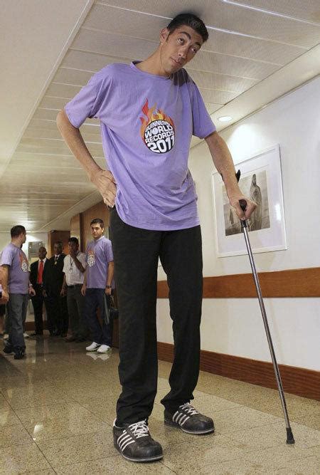 Why was the world's tallest man so tall? TALLEST MAN IN THE WORLD STOPS GROWING ~ current news