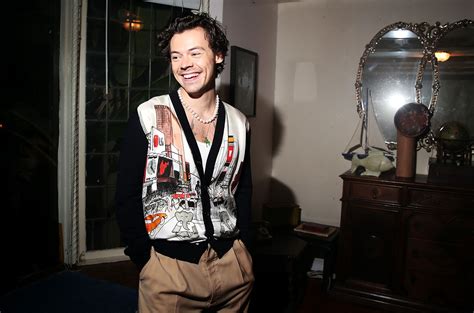 Harry Styles Vogue Vogues Cover Announcement On Twitter Figure 1