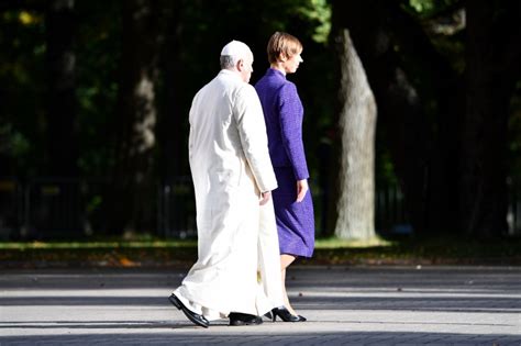 In Pictures Pope Francis Arrives In Tallinn Baltic News Network