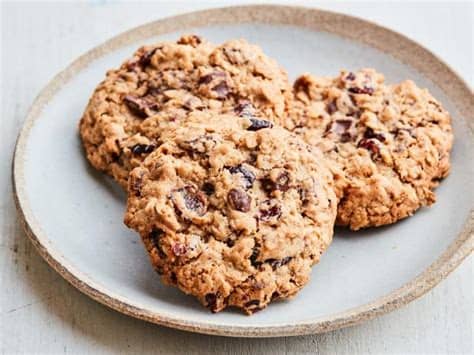 Giada bakes a traditional italian christmas cookie with chocolate and nuts. Oatmeal, Cranberry and Chocolate Chunk Cookies Recipe ...