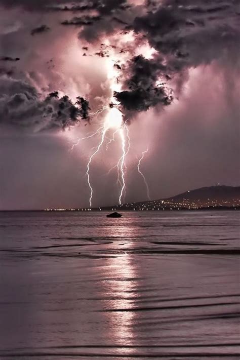 56 Stunningly Awesome Photographs Of Lightning Nature Pictures