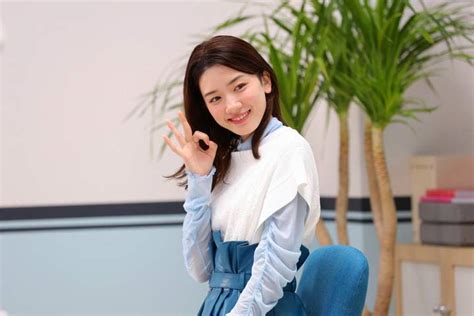 くの食堂の娘・淑子（永野芽郁）に囲まれながら夢を追い求め、青春を駆け抜けていた。 しかしゴウは初監督作品「キネマの神様」の撮影初日に転落事故で大怪我をし、その作品は幻となってしまう。 永野芽郁 「雪肌精 クリアウェルネス」新cm発表会! 【写真 8/16枚】永野芽郁：ポジティブの秘訣は「好きなものを ...