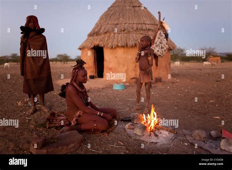 La Tribu Himba En Namibia Fotografía De Stock Alamy
