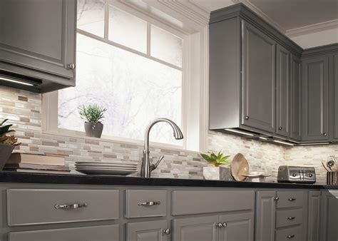 Chopping and preparing food without shadows caused by incandescent bulbs produce a soft, yellowish light and are the most inexpensive option. Under Cabinet Lighting Options - Flip The Switch