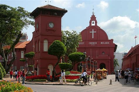 10 Tempat Wisata di Malaysia yang Wajib Dikunjungi