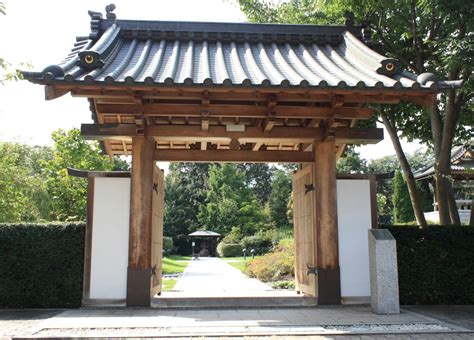Genkan is the entrance of the house. Image by Yzhou on Japanese gate | Japanese gate, Japanese ...