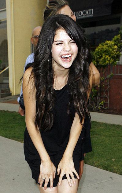 Funny Selena Gomez Pics Funny And Amazing Images