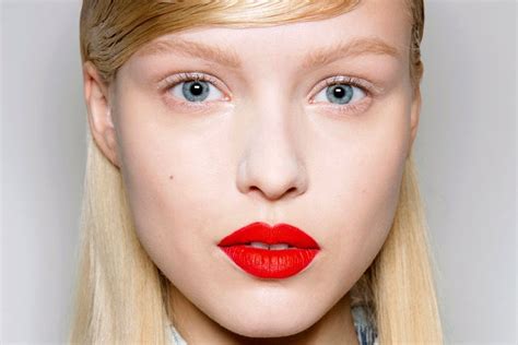 Hitting A Winter Beauty Slump Time To Try This Bold Runway Trend