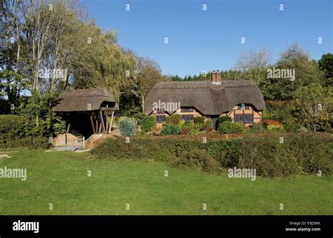 Thatched Cottage In New Forest Near Bramshaw Hampshire England Stock
