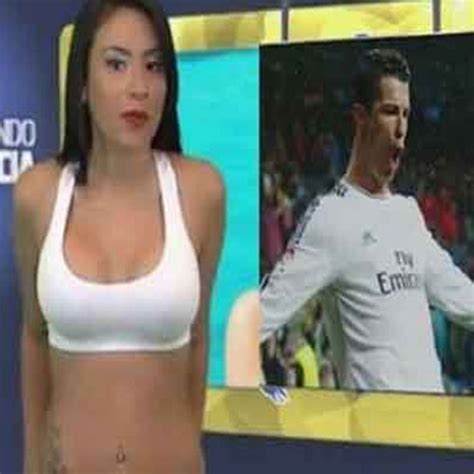 Venezuelan Tv Presenter Strips Completely Naked During Report On