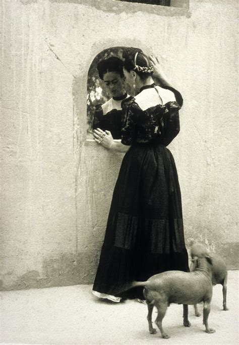 Pollytalk From New York Mirror Mirror Frida Kahlo S Photographs Review By Polly Guerin