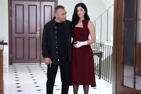 İzleyiciler her salı akşamı heyecan ve merak içerisinde eşkıya dünyaya hükümdar olmaz dizisinin yeni bölümlerini izliyor. Eşkiya dünyaya hükümdar olmaz dizisindeki Meryem ...