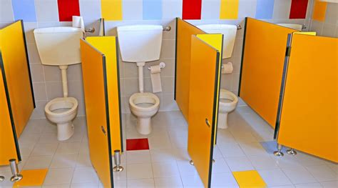Plus Dun Enfant Sur Deux Se Retient Daller Aux Toilettes à Lécole