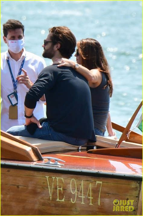 Jared Padalecki And Wife Genevieve Go For Boat Ride Through The Venice Canals Photo 4592506