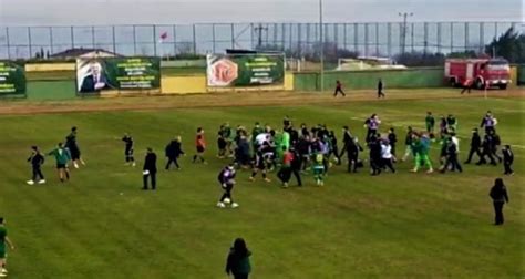 Türkiye'nin köklü kulüplerinden kocaelispor ile sakaryaspor, 2. Maç Sonrası Futbolcular Birbirine Girdi - Kocaeli