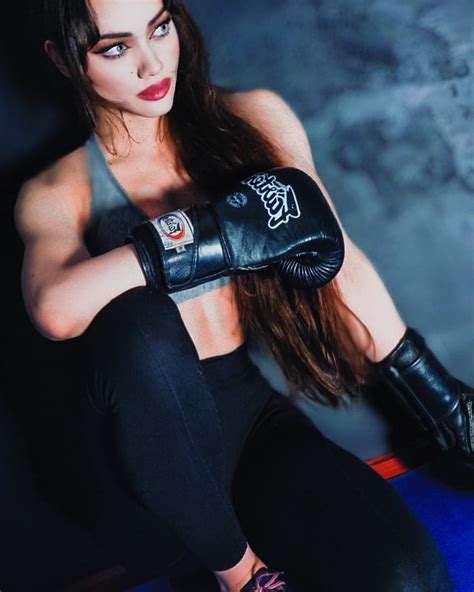 Pin By Fabu Rara On Box Boxing Girl Instagram Posts Long Hair Styles