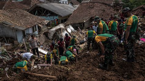Death Toll From Indonesia Earthquake Rises To 310 The New York Times