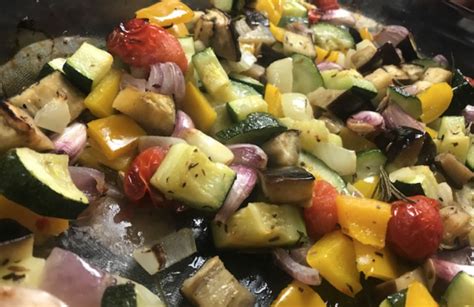 Groenten uit de oven met knoflook en rozemarijn