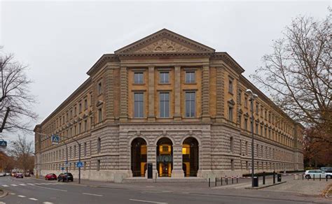 Geben sie jetzt die erste bewertung ab! Eigentümer der Schilling-Bank steht vor Gericht